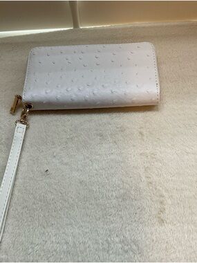 White Textured Wristlet Clutch with Detachable Strap